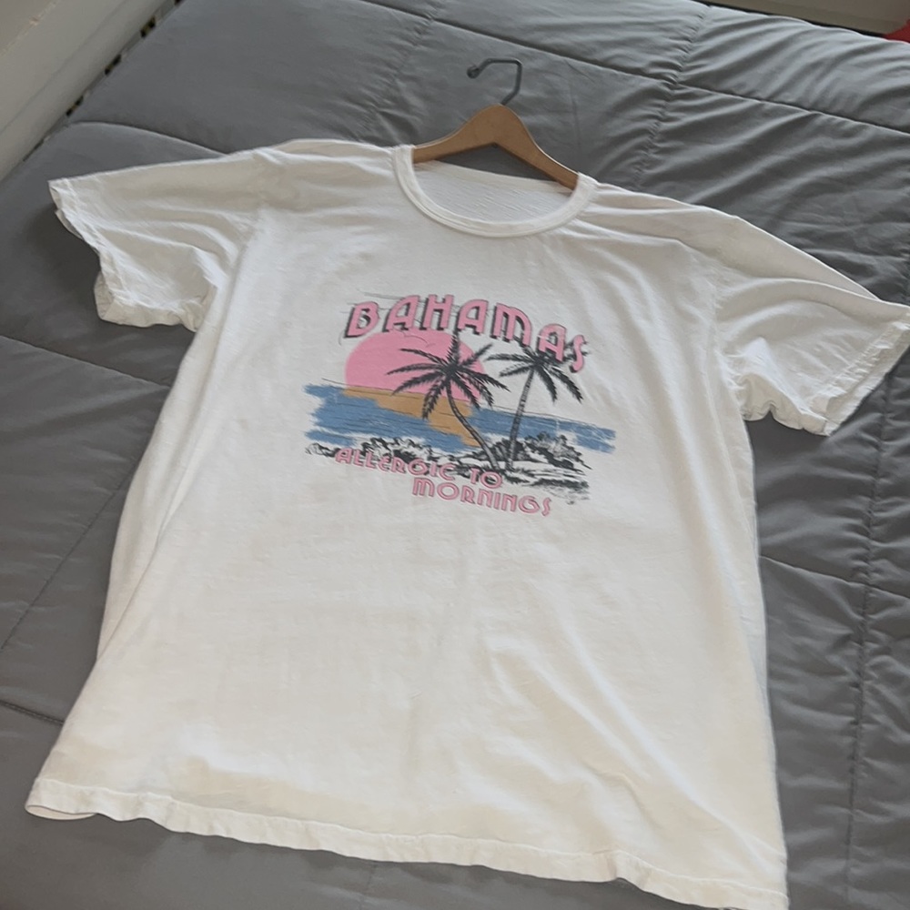 Vici Graphic Tee - Picture 5 of 6